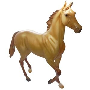 Breyer Happy‎ Holidays 2016 Horse Figurine SKUK094